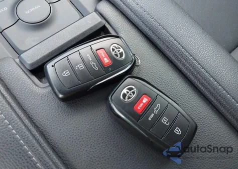 2024 Toyota Grand Highlander Xle z USA, uszkodzony, nr VIN 5TDAAAA57RS009094